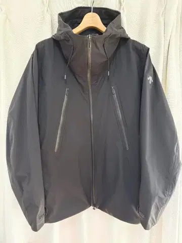 데상트 올테라인 클레어스 하드쉘 자켓 L 블랙