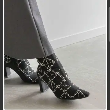 새상품급 란다 [ L=24.5 ] 퀼팅 라이크 비쥬 부츠 블랙