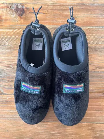 새상품 FREAK'S STORE 블랙 퍼 슬립온