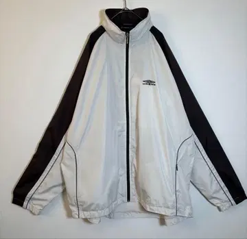 UMBRO 엄브로 자수 로고 절개 디자인 나일론 자켓