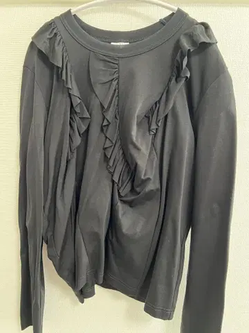 새상품급. noir kei ninomiya 프릴 달린 블랙 긴팔 상의