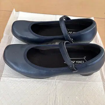 YONEX 23.5 펌프스
