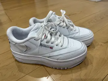 Reebok 화이트 스니커즈 24.0cm