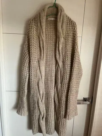 그린 레이블 릴랙싱 베이지 니트 가디건