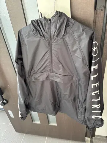 ELECTRIC 블랙 후드티 후드 부착