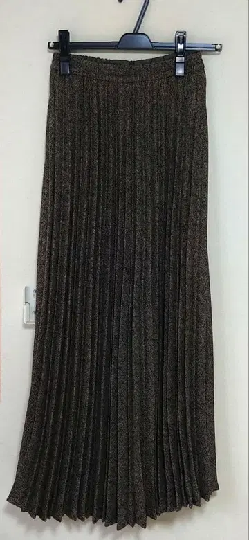 코코딜 플리츠 롱 스커트