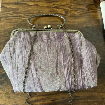 보라색 주름 가공 클러치백