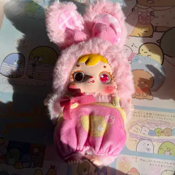 토끼 귀 달린 봉제 인형