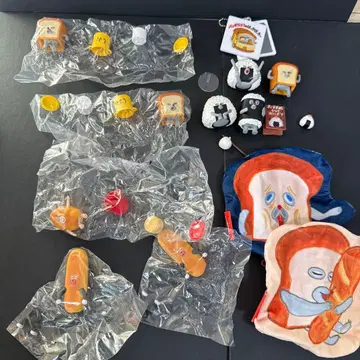 빵도둑 캡슐 토이 등입니다