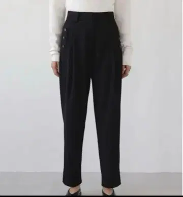 na.e 버튼 테이퍼드 슬랙스