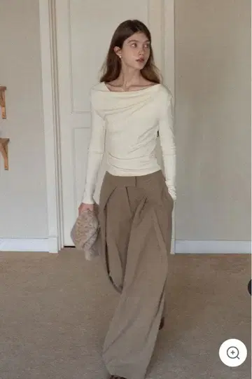 드레이프 넥 상의 black