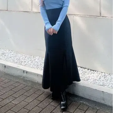 [ 새상품급 ] 백 레이스업 스트레치 머메이드 스커트 MERCURYDUO