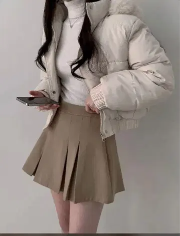 VIVID LADY 속기모 퍼 부착 숏 기장 페이크 다운 자켓