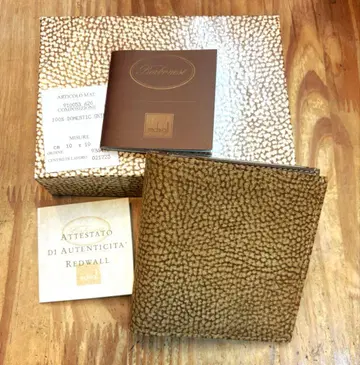 새상품 볼보네제 접이식 지갑