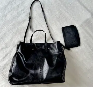 새상품 블랙 가죽 토트백과 파우치