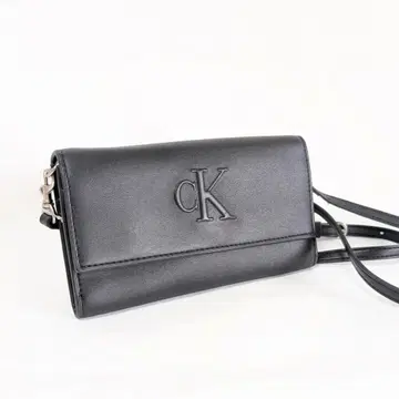 [미사용 새상품] Calvin Klein 숄더 월렛 블랙