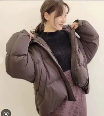 다크 브라운 후드 부착 다운 자켓