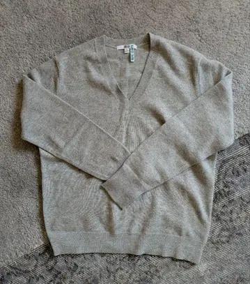 캐시미어 100 V넥 서리 그레이 매장 클리닝 완료.