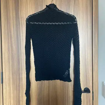 레이스 편직 하이넥 긴팔 상의 블랙