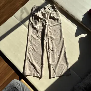 새상품 COMMENSE 턱 와이드 팬츠 크림색 S