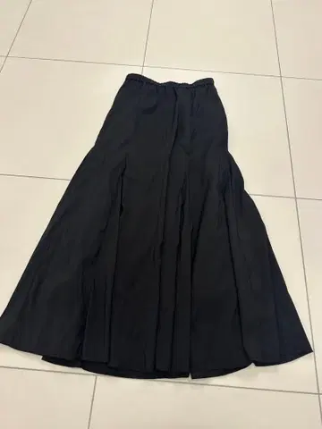 SLOBE IENA (슬로브 이에나) 블랙 플레어 롱 스커트