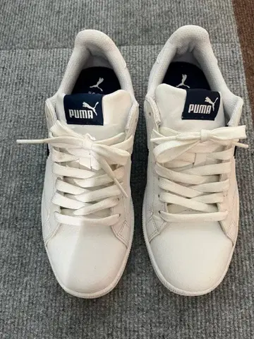 PUMA 화이트 로우컷 스니커즈