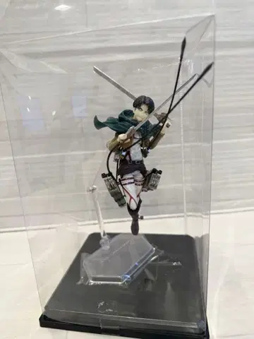 진격의 거인 리바이 피규어