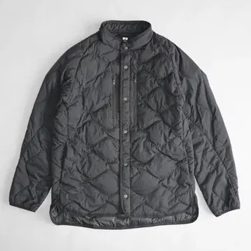 유니클로 화이트 마운티니어링 웨이브 퀼트 리사이클 다운 자켓