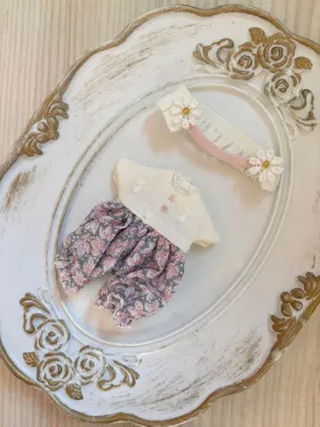 미니 브라이스 아웃핏 화이트와 핑크 꽃무늬 꽃 장식 헤어밴드