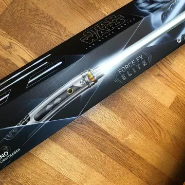 스타 워즈 포스 FX 라이트세이버 아소카 타노