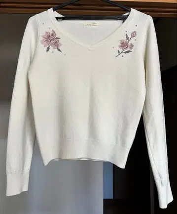 니트 스웨터 꽃무늬 펄 화이트