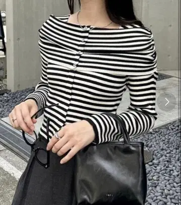 mystic 오프숄더 디자인 리브 니트