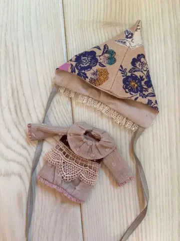 미니 브라이스 아웃핏 꽃무늬 삼각형 모자와 드레스 세트