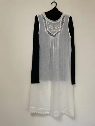 투모로우랜드 레이스 원피스 튜닉 허그아워 네스트로브풍