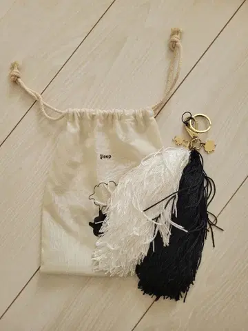 YUKI sleep 화이트 블랙 태슬 키링 beats of ten