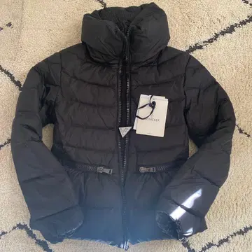 MONCLER 블랙 다운 자켓 사이즈 2