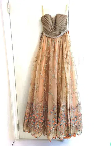 엘레강트한 자수 비즈 장식 컬러 드레스