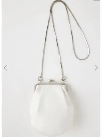 moussy 화이트 숄더백