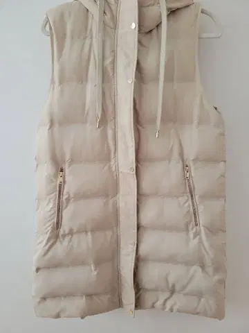 ZARA 후드 부착 베이지 다운 베스트 M