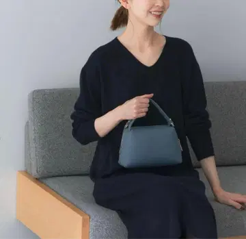 어반리서치 로쏘 캐시미어 혼방 램스울 V넥 니트 원피스