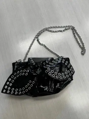 스터드 장식 블랙 숄더백 ZARA 자라 클러치백 미사용 새상품