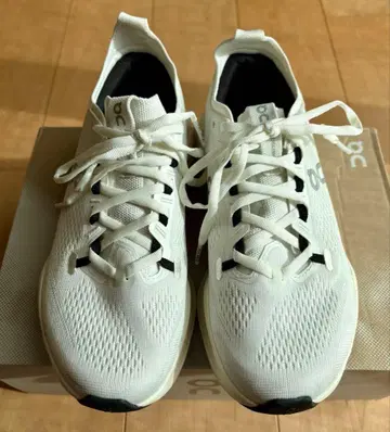 ON CLOUDSURFER MAX waid 화이트 24.5cm