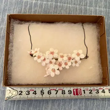 레이스 뜨기 벚꽃 목걸이