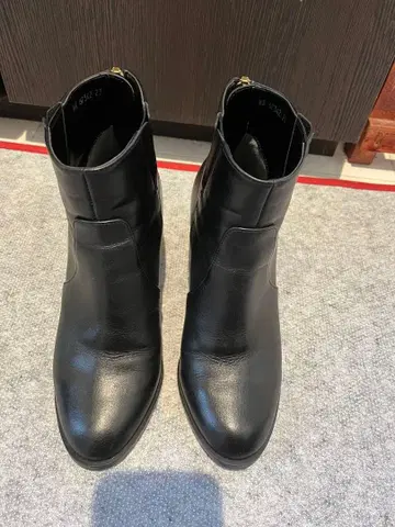 DIANA 다이애나 블랙 가죽 미들힐 부츠