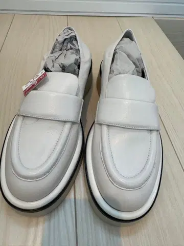 HALMANERA 화이트 로퍼 38