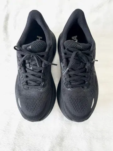 호카 블랙 러닝화