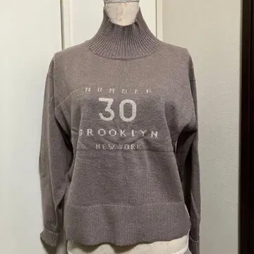 그레이 터틀넥 스웨터 NUMBER 30 BROOKLYN