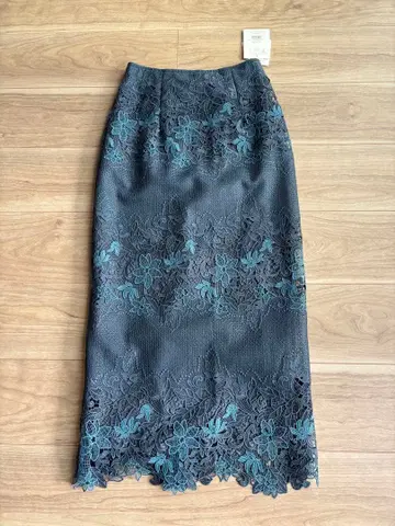 배색 케미컬 레이스 타이트 스커트