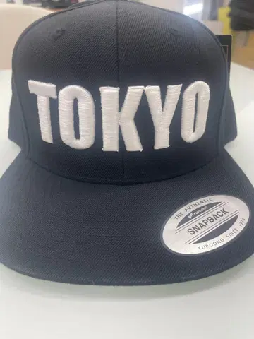 TOKYO 스냅백 캡 블랙