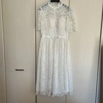 화이트 레이스 원피스 하이넥 반팔